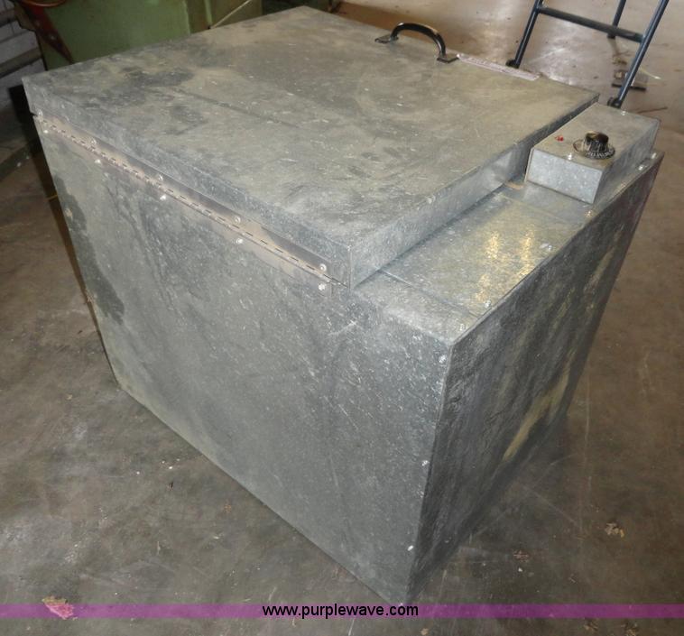 image for item G9174 Plastic molding machine