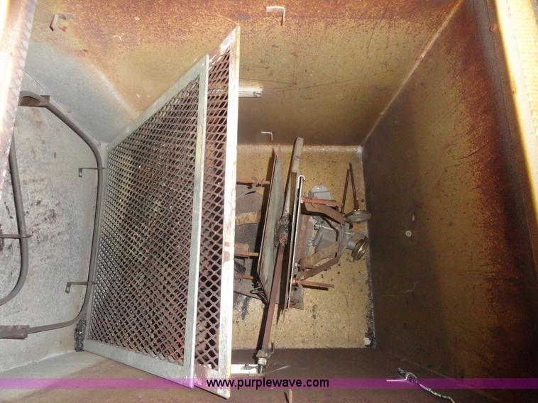 image for item G9174 Plastic molding machine