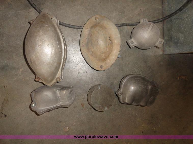 image for item G9174 Plastic molding machine