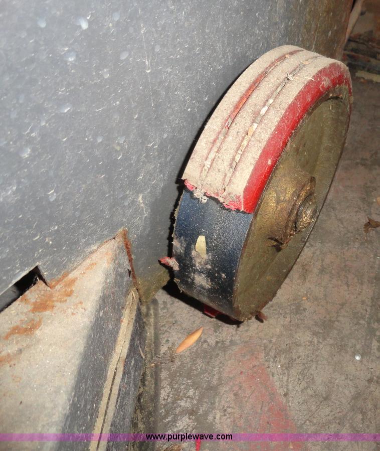 image for item G9179 Advance Convertamatic 200B floor scrubber