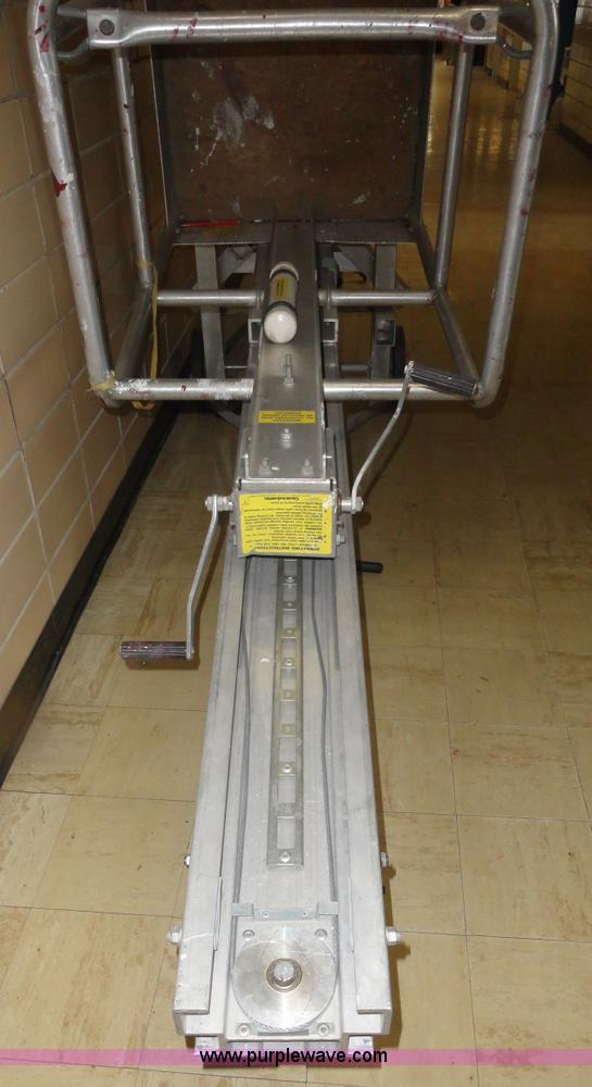 image for item G9183 Hand crank Genie lift