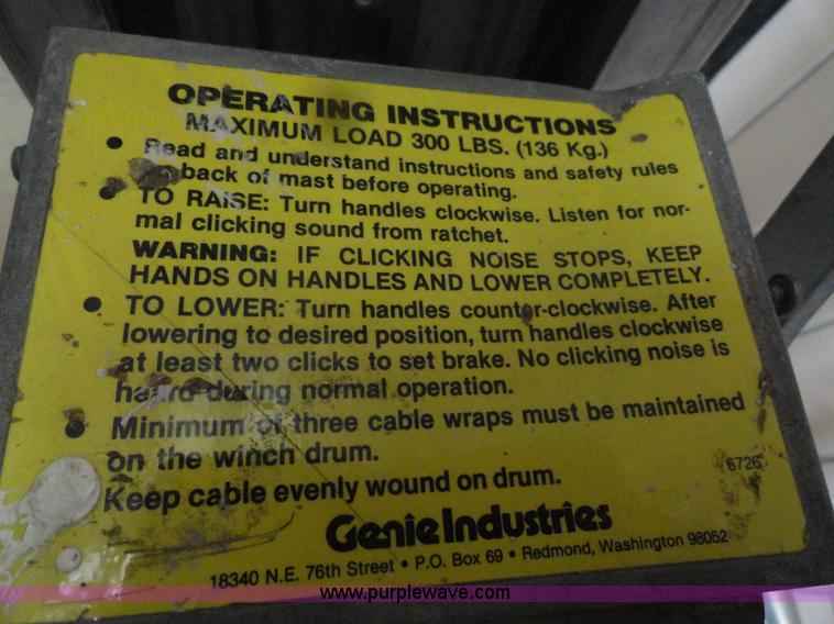 image for item G9183 Hand crank Genie lift