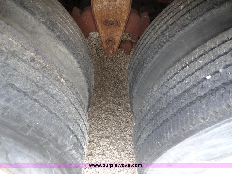 image for item G9188 1982 Monon FA-70-CDW dry van trailer