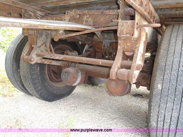 image for item G9188 1982 Monon FA-70-CDW dry van trailer