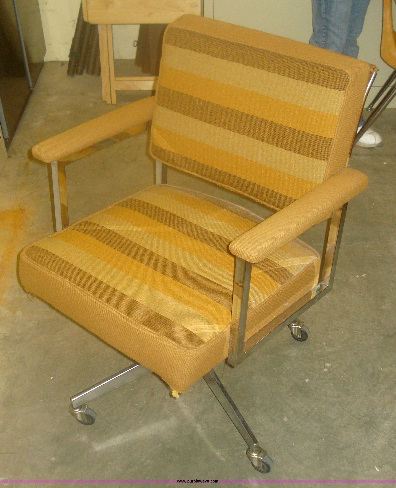 Assorted office furniture in Manhattan, KS Item A1646 sold Purple Wave