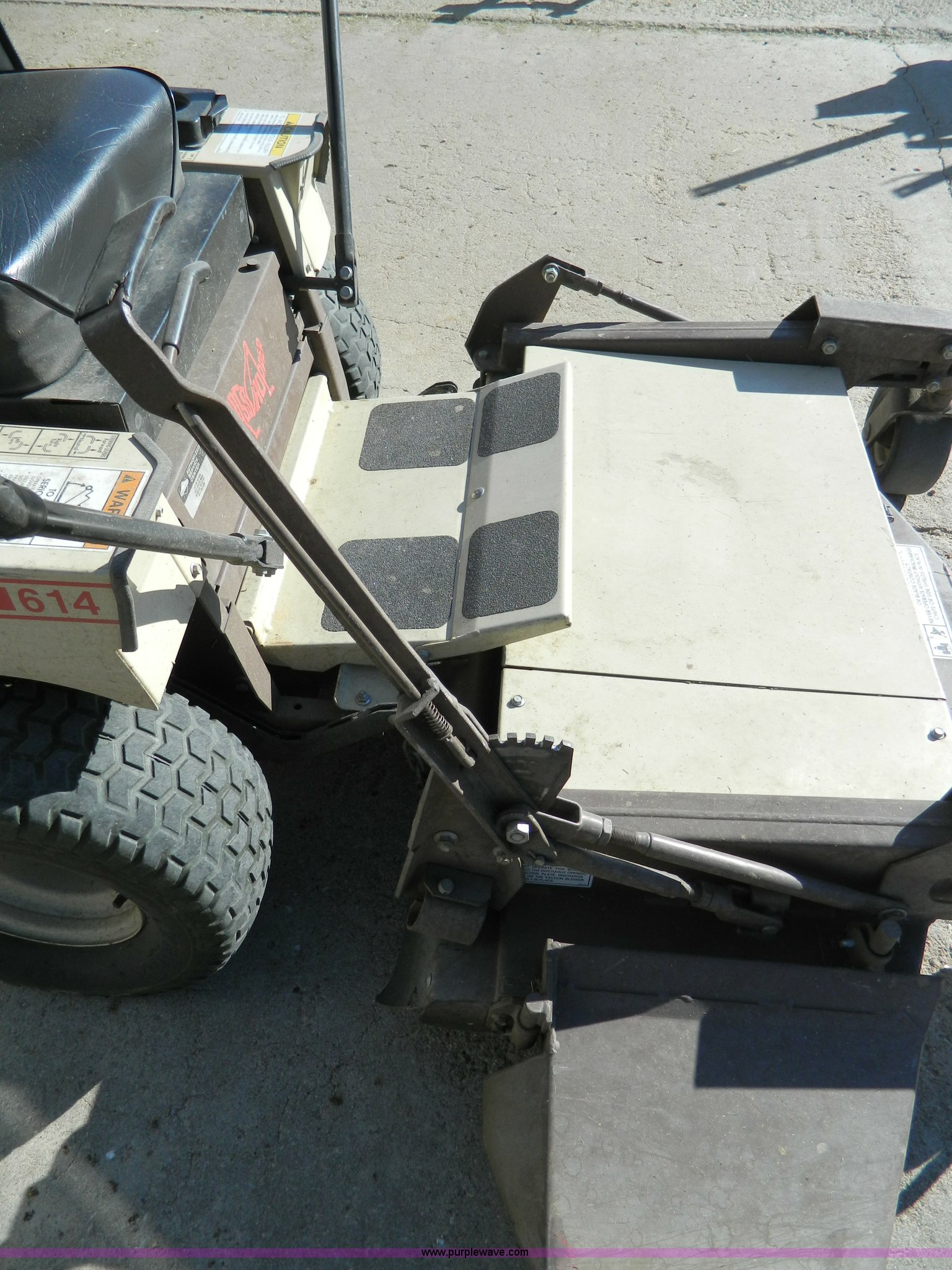 614 lawn mower in Hill City, KS Item C9422 sold Purple Wave