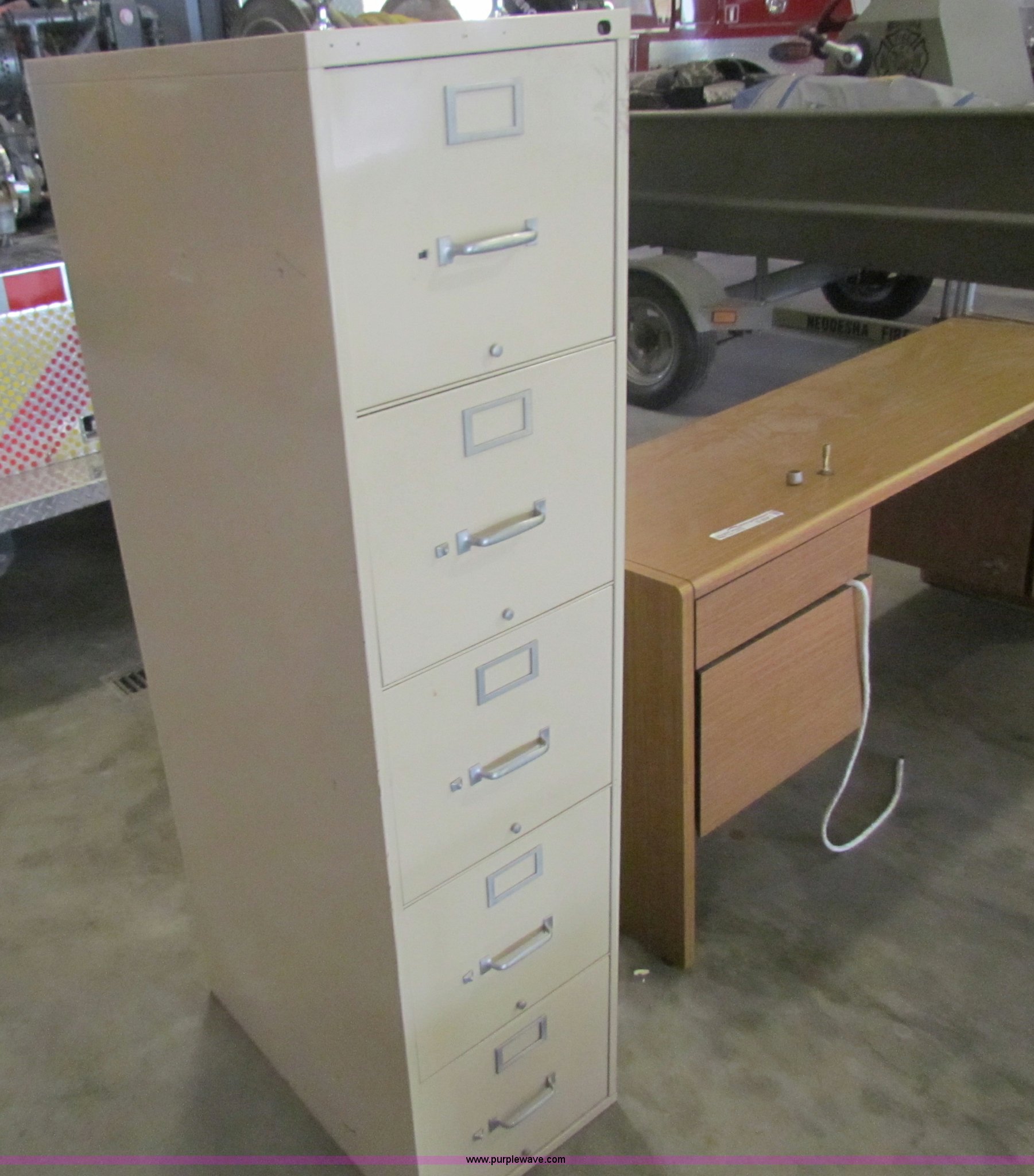 Assorted office items in Neodesha, KS Item D9242 sold Purple Wave