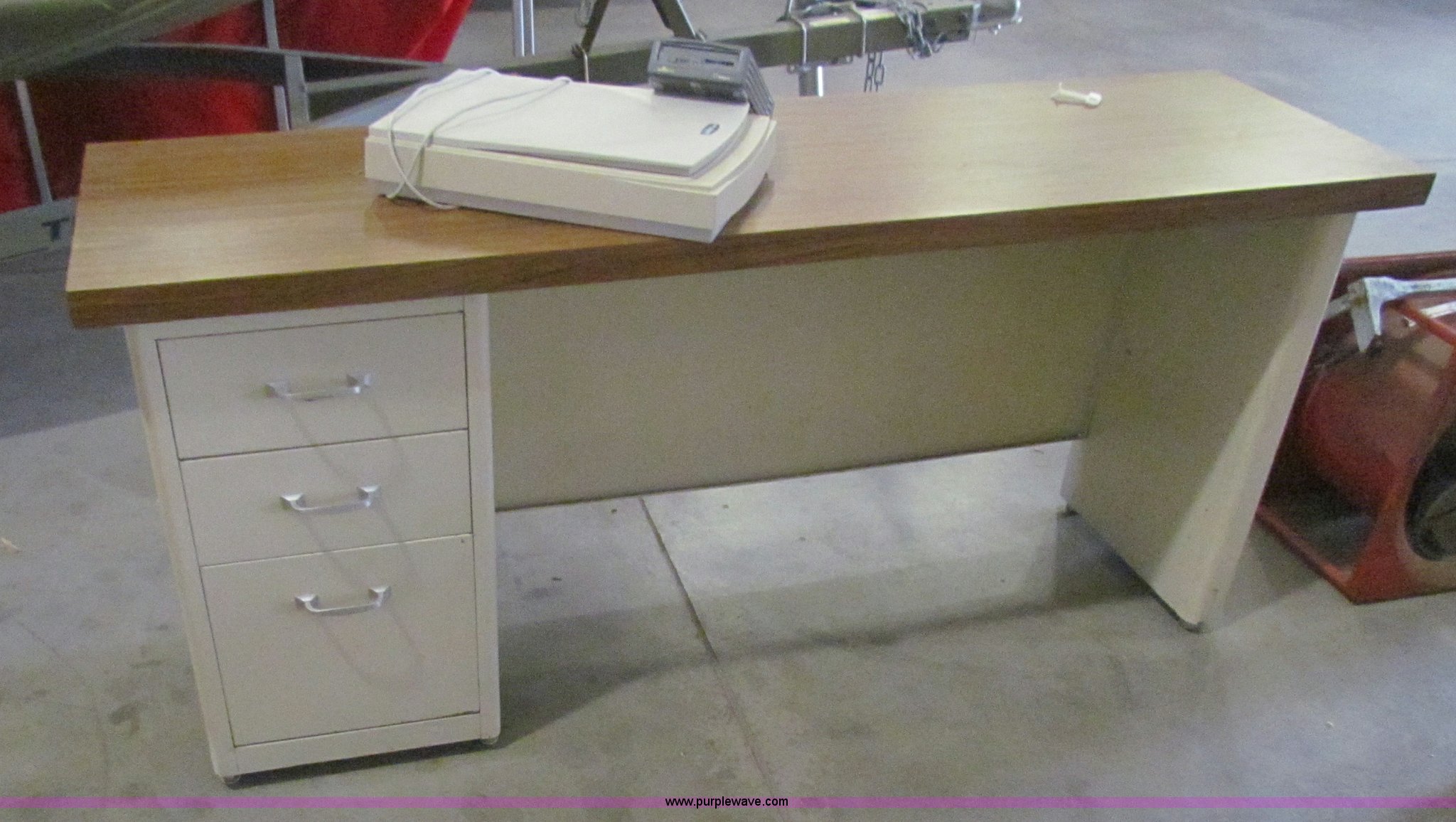 Assorted office items in Neodesha, KS Item D9242 sold Purple Wave