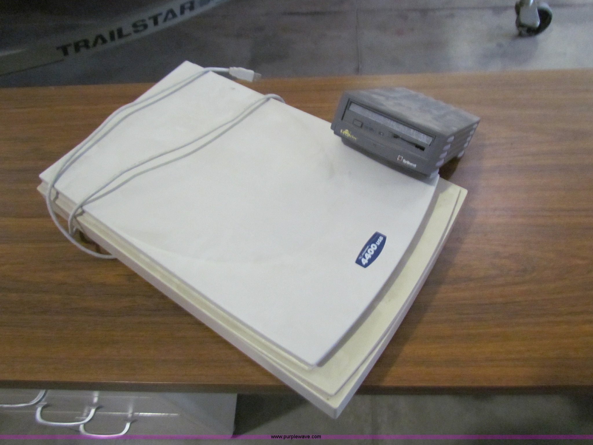 Assorted office items in Neodesha, KS Item D9242 sold Purple Wave