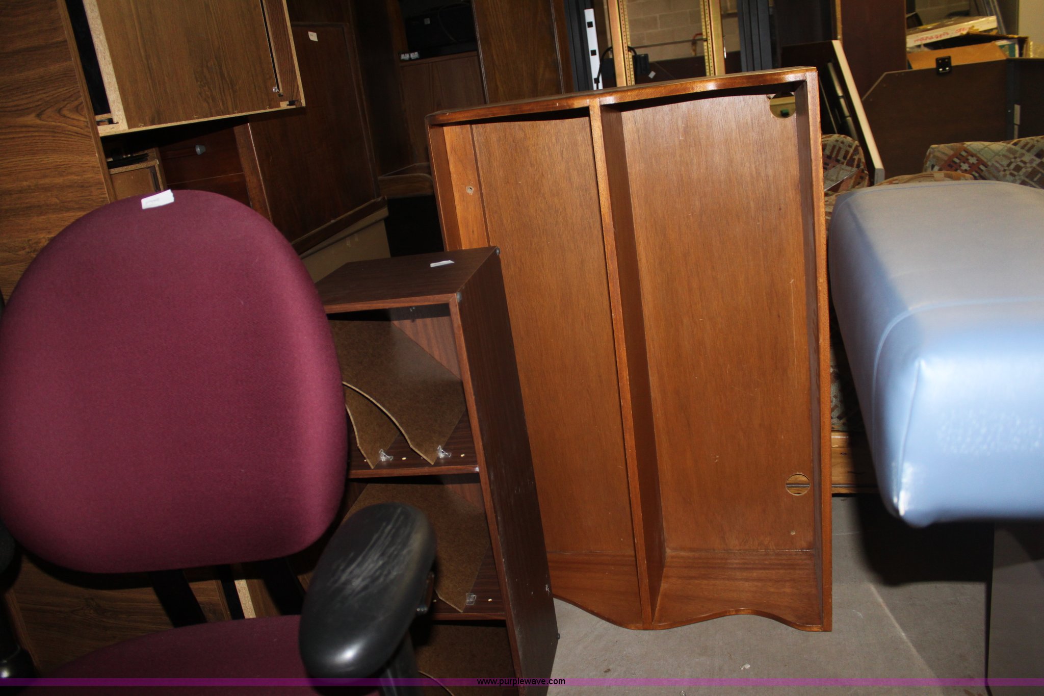 Assorted office furniture in Wichita, KS Item F9941 sold Purple Wave