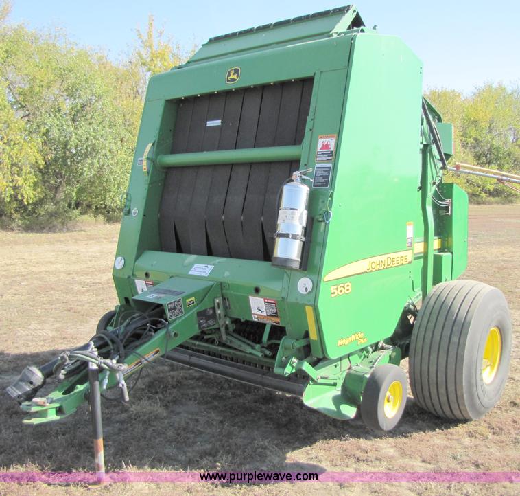 image for item A4605 John Deere 568 round baler