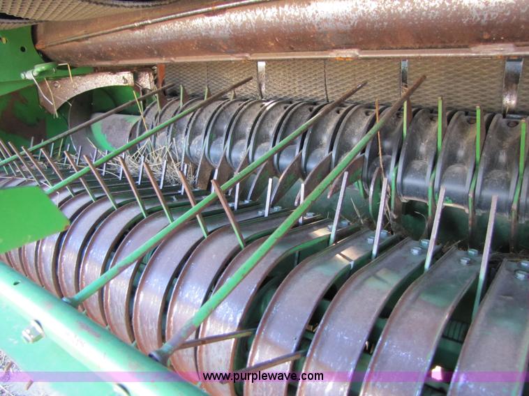 image for item A4605 John Deere 568 round baler