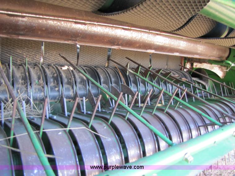 image for item A4605 John Deere 568 round baler