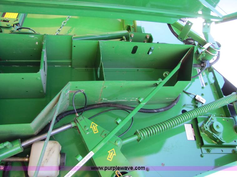 image for item A4605 John Deere 568 round baler