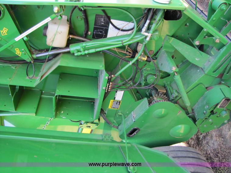 image for item A4605 John Deere 568 round baler
