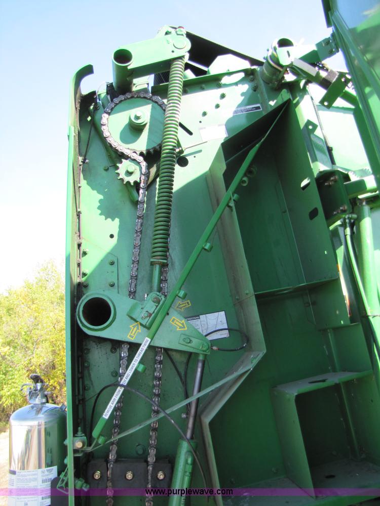 image for item A4605 John Deere 568 round baler