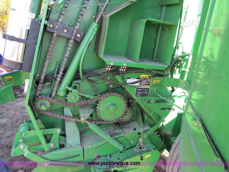image for item A4605 John Deere 568 round baler