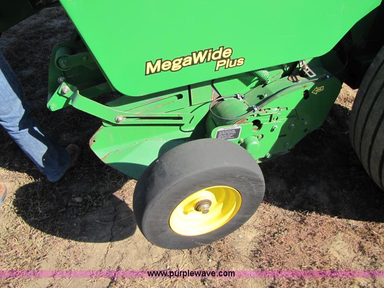 image for item A4605 John Deere 568 round baler