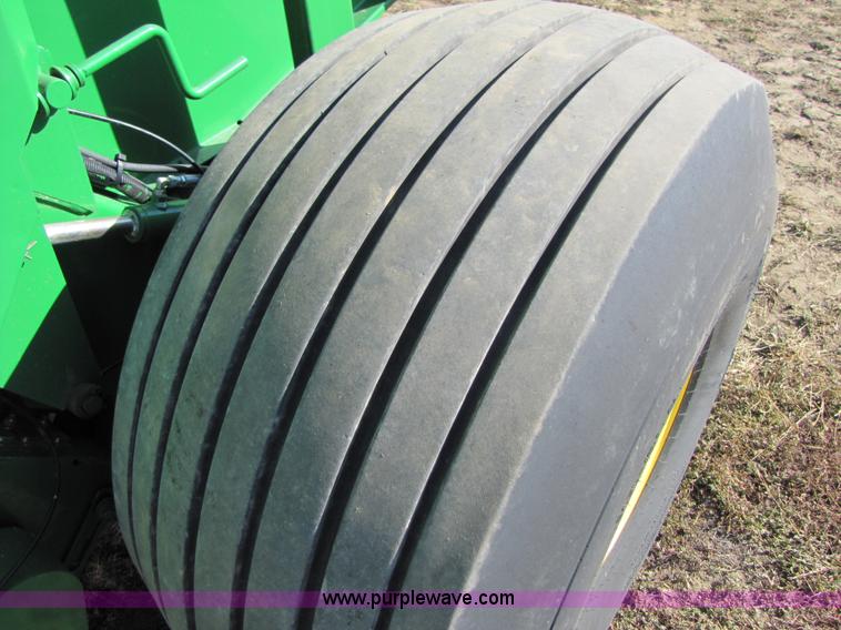 image for item A4605 John Deere 568 round baler