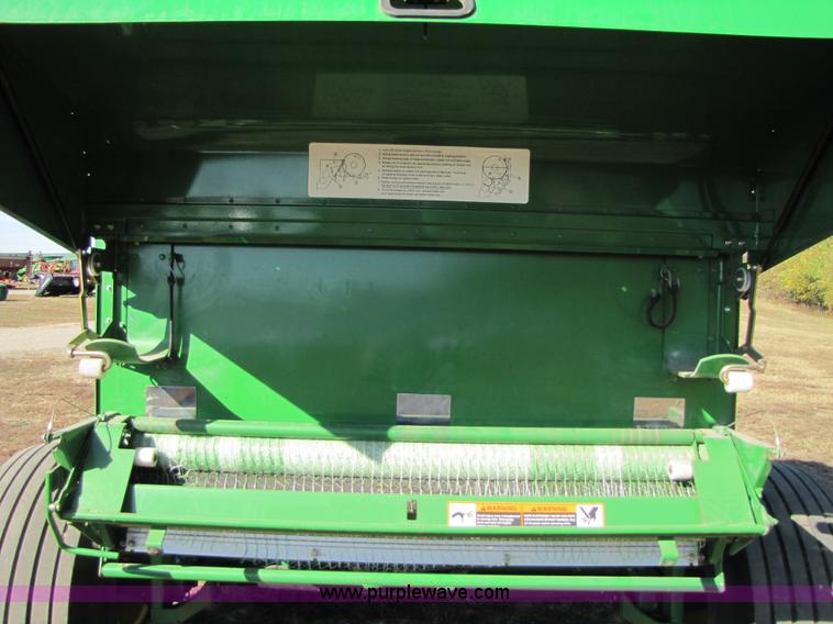 image for item A4605 John Deere 568 round baler