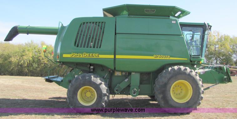 image for item A4615 2005 John Deere 9760 STS RWA combine