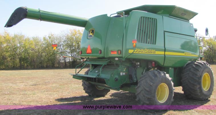 image for item A4615 2005 John Deere 9760 STS RWA combine