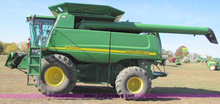 image for item A4615 2005 John Deere 9760 STS RWA combine