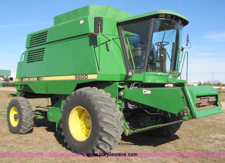 image for item A4616 1990 John Deere 9600 RWA combine