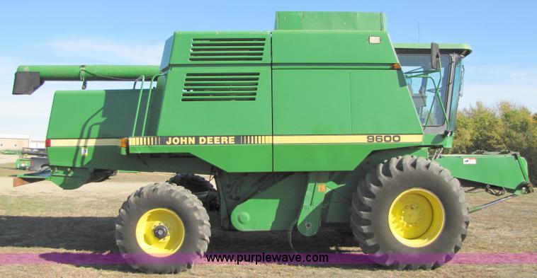 image for item A4616 1990 John Deere 9600 RWA combine
