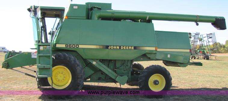 image for item A4616 1990 John Deere 9600 RWA combine