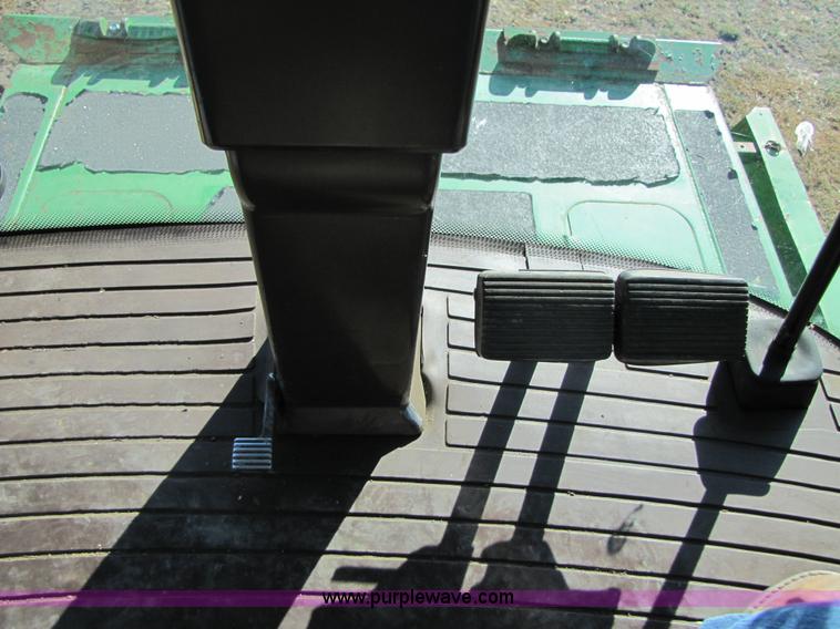 image for item A4616 1990 John Deere 9600 RWA combine