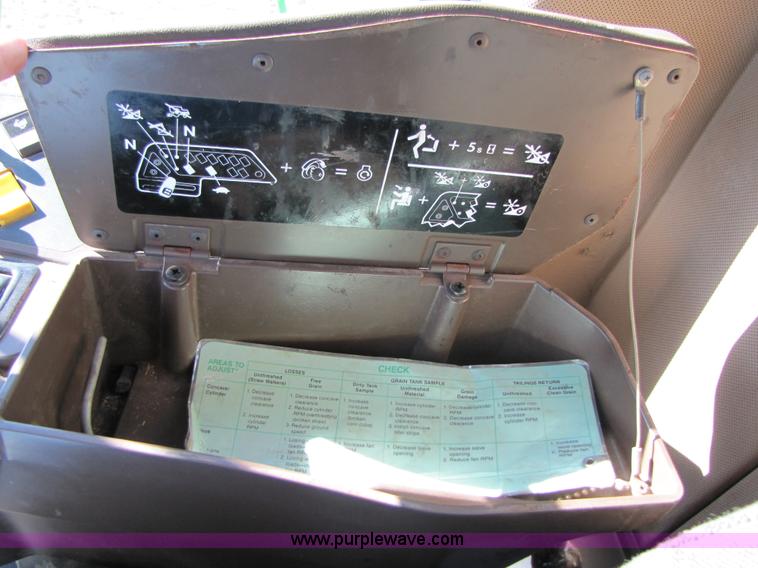 image for item A4616 1990 John Deere 9600 RWA combine