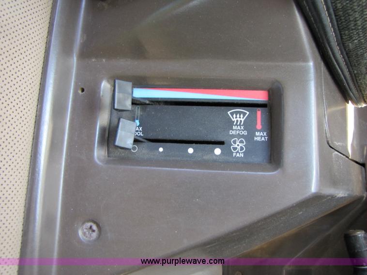 image for item A4616 1990 John Deere 9600 RWA combine