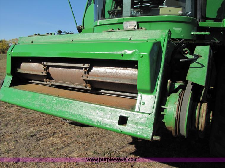 image for item A4616 1990 John Deere 9600 RWA combine