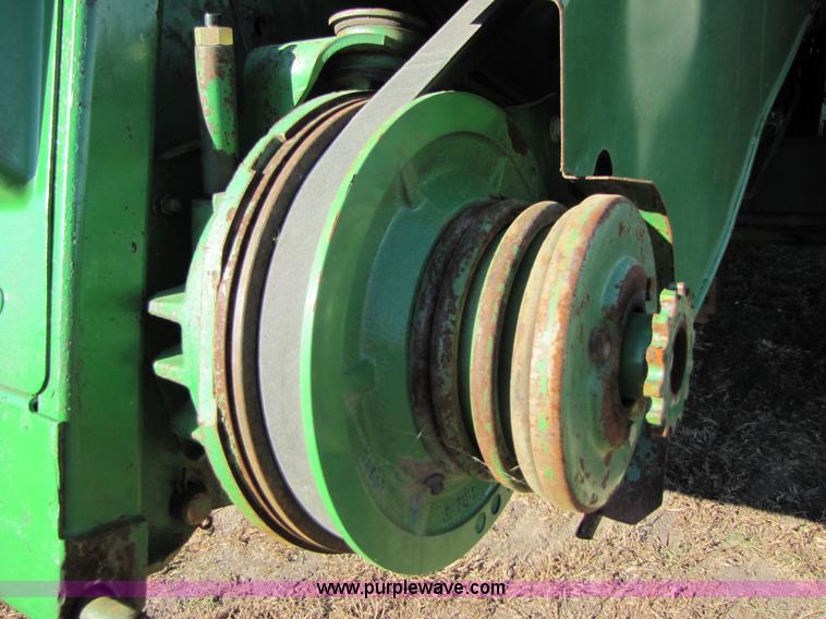 image for item A4616 1990 John Deere 9600 RWA combine