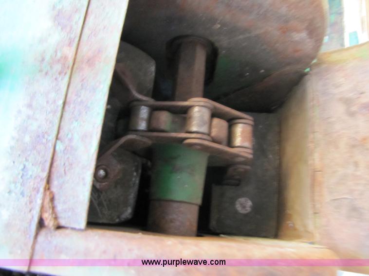 image for item A4616 1990 John Deere 9600 RWA combine