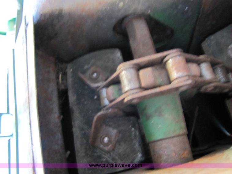 image for item A4616 1990 John Deere 9600 RWA combine