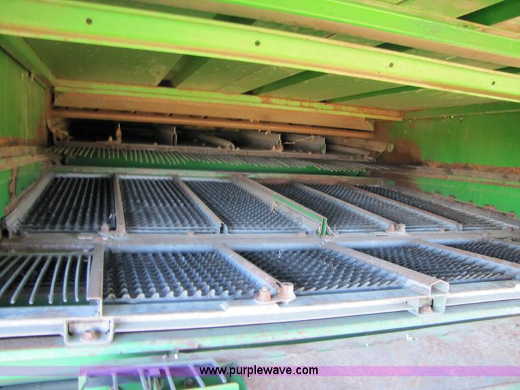 image for item A4616 1990 John Deere 9600 RWA combine