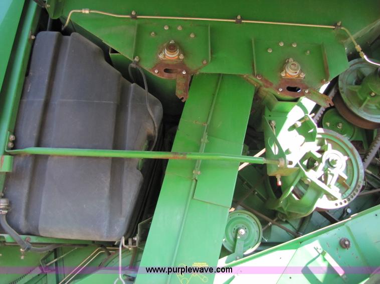 image for item A4616 1990 John Deere 9600 RWA combine