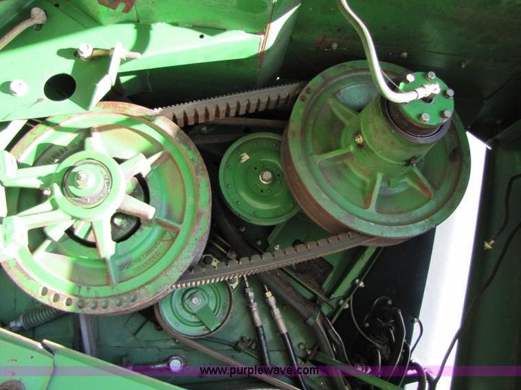 image for item A4616 1990 John Deere 9600 RWA combine