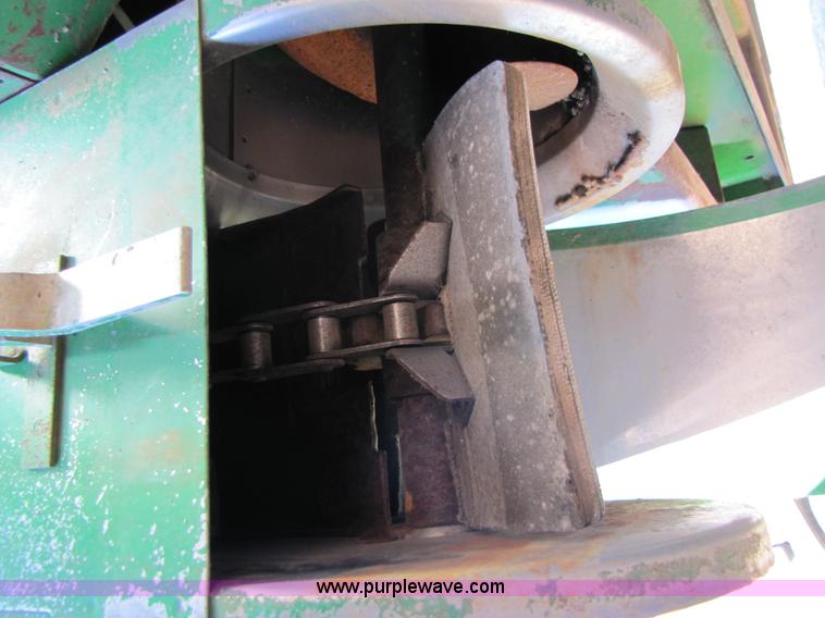 image for item A4616 1990 John Deere 9600 RWA combine