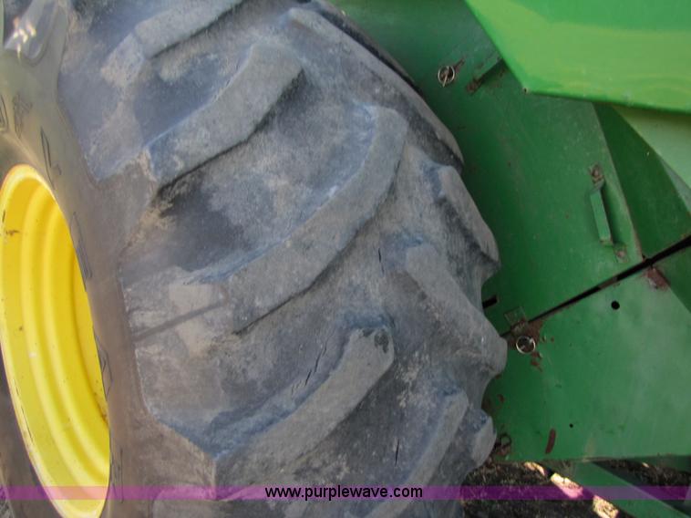 image for item A4616 1990 John Deere 9600 RWA combine