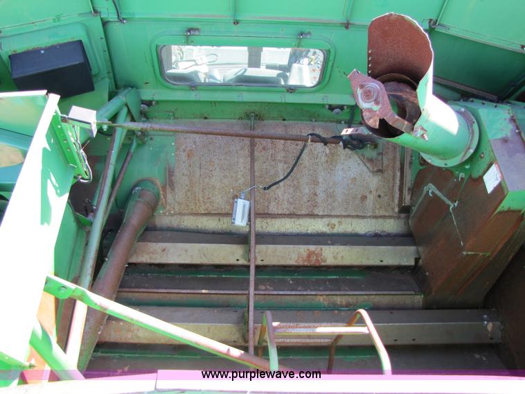 image for item A4616 1990 John Deere 9600 RWA combine