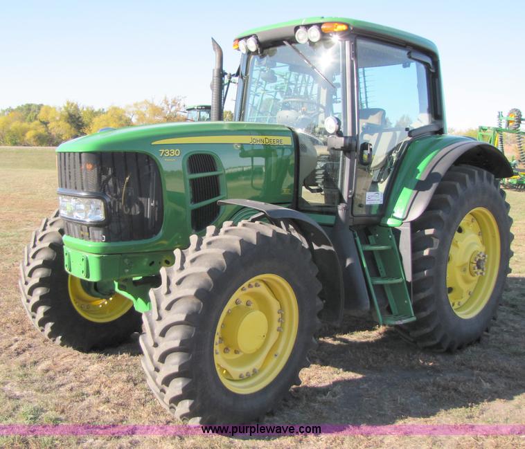 image for item A4618 2009 John Deere 7330 Premium MFWD tractor