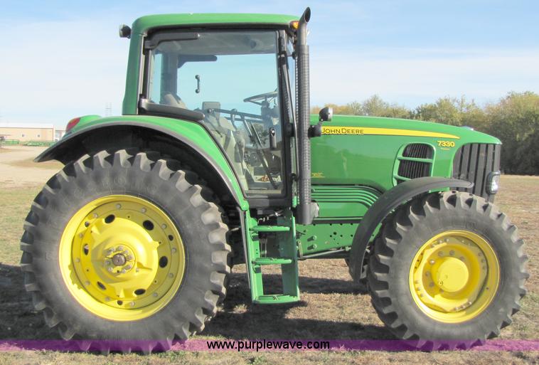image for item A4618 2009 John Deere 7330 Premium MFWD tractor