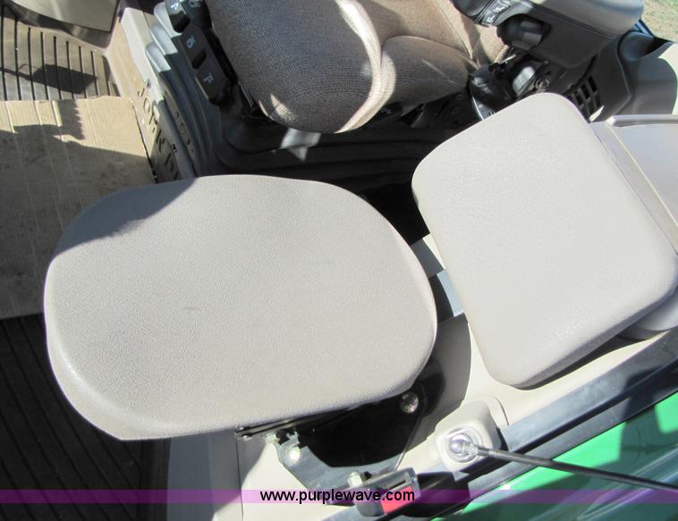 image for item A4618 2009 John Deere 7330 Premium MFWD tractor