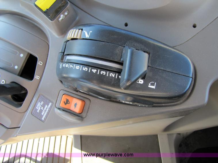 image for item A4618 2009 John Deere 7330 Premium MFWD tractor