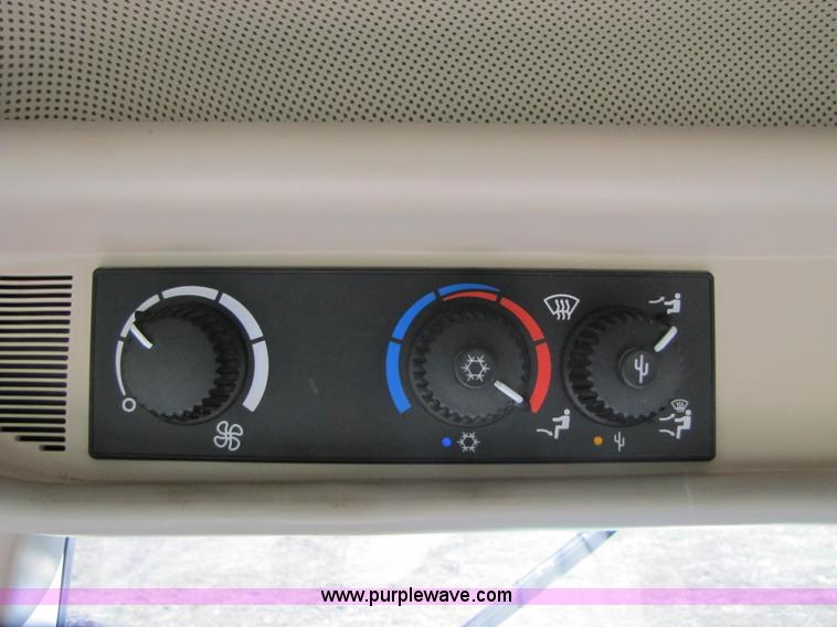 image for item A4618 2009 John Deere 7330 Premium MFWD tractor