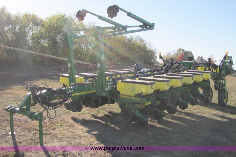 image for item A4619 2007 John Deere 1770NT 16 row planter