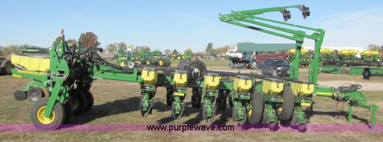 image for item A4619 2007 John Deere 1770NT 16 row planter